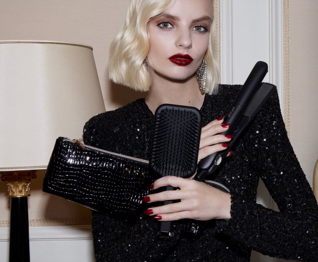 NEW GHD GOLD® HAIR STRAIGHTENER FESTIVE GIFT SET IN BLACK (WORTH £254)